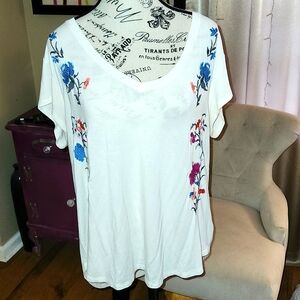 3/$25  American Eagle Floral Favorite T Size XL
